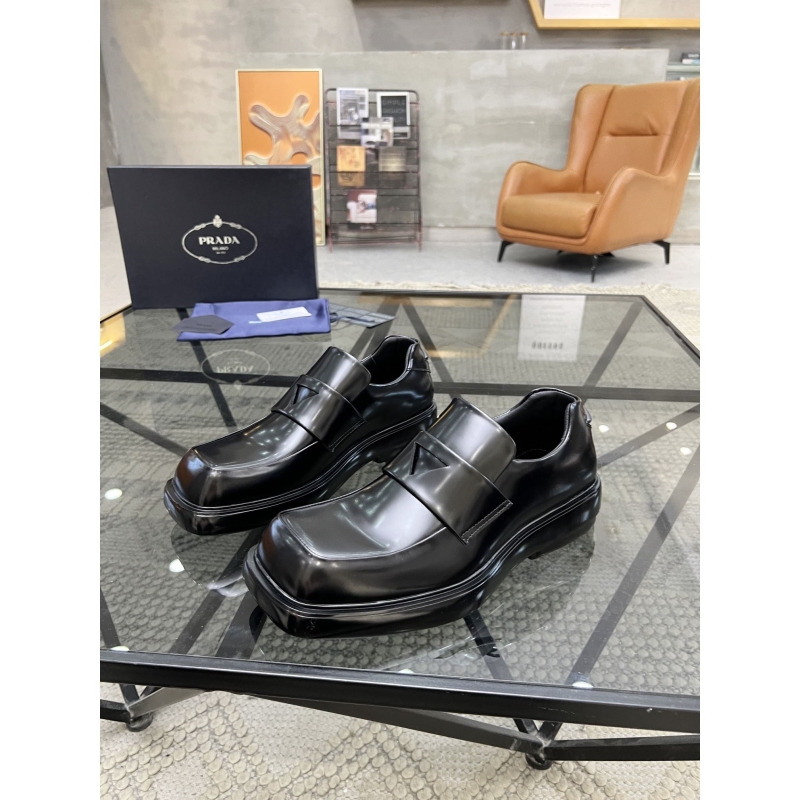 Pra*a leather shoes